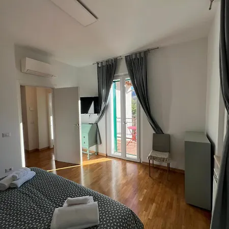 Guesthost - Galteri Housing *