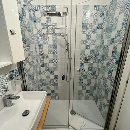 Guesthost - Galteri Housing *